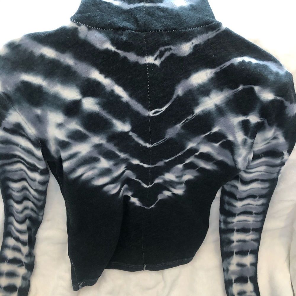 We the free turtle neck